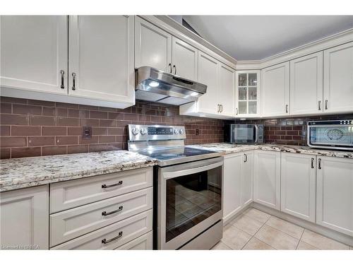 19-15 Cobden Court, Brantford, ON - Indoor Photo Showing Kitchen