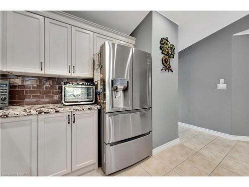 19-15 Cobden Court, Brantford, ON - Indoor Photo Showing Kitchen