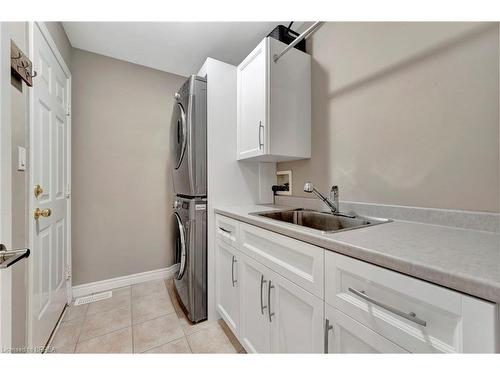 19-15 Cobden Court, Brantford, ON - Indoor Photo Showing Laundry Room