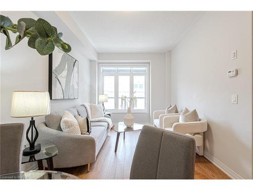 1107-585 Colborne Street, Brantford, ON - Indoor Photo Showing Living Room