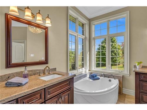 481 Lynden Road, Brantford, ON - Indoor Photo Showing Bathroom