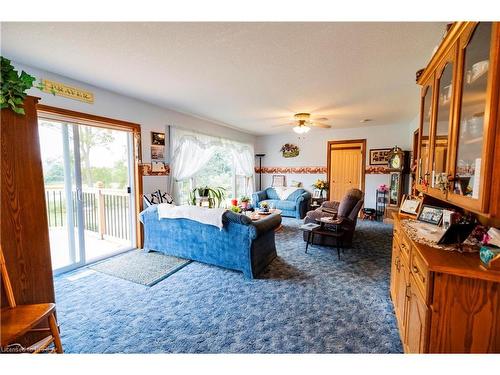 1634 Norfolk County Road 19 W, Vanessa, ON - Indoor Photo Showing Living Room