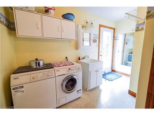 1634 Norfolk County Road 19 W, Vanessa, ON - Indoor Photo Showing Laundry Room