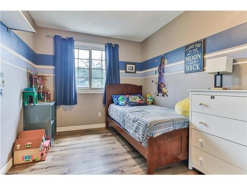 55 Ashgrove Avenue, Brantford, ON - Indoor Photo Showing Bedroom