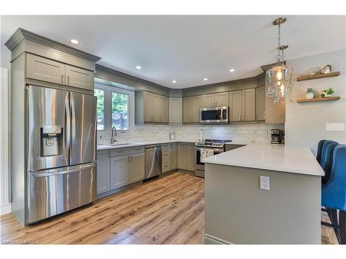 55 Ashgrove Avenue, Brantford, ON - Indoor Photo Showing Kitchen With Upgraded Kitchen