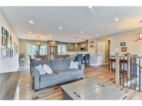 55 Ashgrove Avenue, Brantford, ON - Indoor Photo Showing Living Room