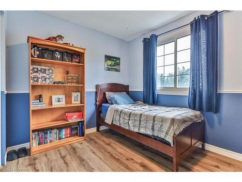 55 Ashgrove Avenue, Brantford, ON - Indoor Photo Showing Bedroom