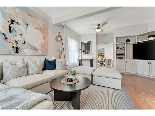 68 Richmond Street, Brantford, ON - Indoor Photo Showing Living Room