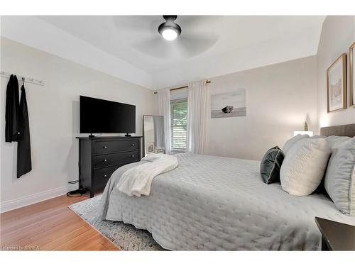 68 Richmond Street, Brantford, ON - Indoor Photo Showing Bedroom