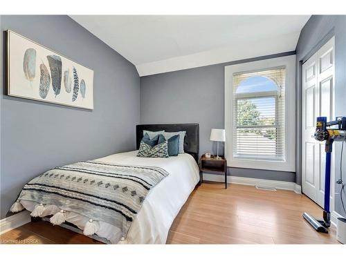 68 Richmond Street, Brantford, ON - Indoor Photo Showing Bedroom