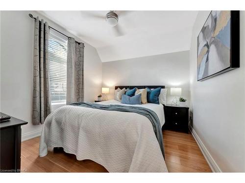 68 Richmond Street, Brantford, ON - Indoor Photo Showing Bedroom