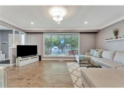 31 Farringford Drive, Brantford, ON - Indoor Photo Showing Living Room