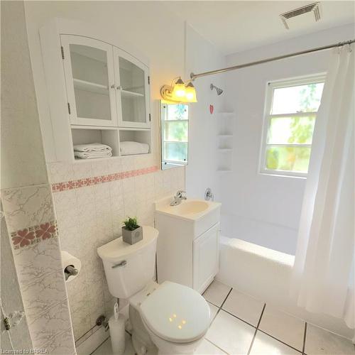 36 Dudhope Street, Cambridge, ON - Indoor Photo Showing Bathroom