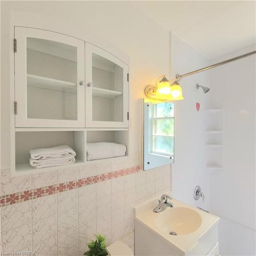 36 Dudhope Avenue, Cambridge, ON - Indoor Photo Showing Bathroom