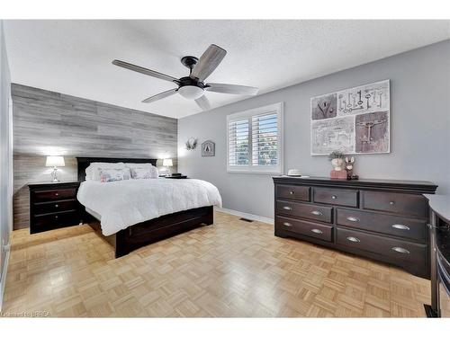 11 Beckett Drive, Brantford, ON - Indoor Photo Showing Bathroom