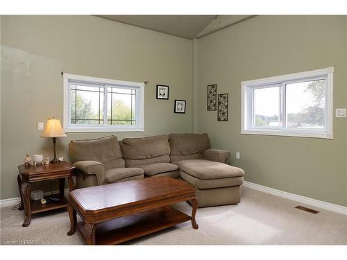 4597 Kelvin Road, Scotland, ON - Indoor Photo Showing Living Room