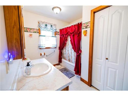 1634 Norfolk County Road 19 W, Vanessa, ON - Indoor Photo Showing Bathroom