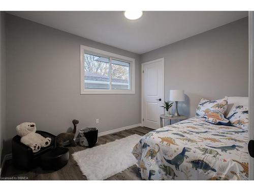 2 Waddington Street, Brantford, ON - Indoor Photo Showing Bedroom