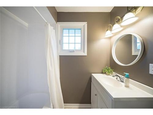 60 Fieldgate Drive, Brantford, ON - Indoor Photo Showing Bathroom