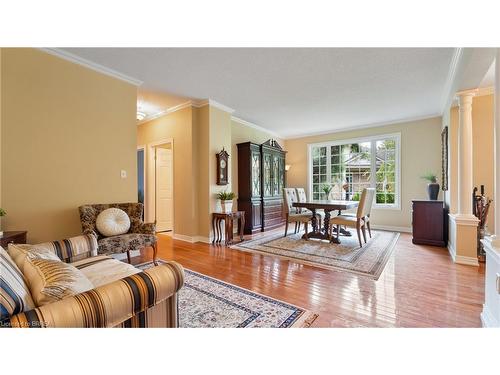 137 Thoroughbred Boulevard, Ancaster, ON - Indoor Photo Showing Living Room