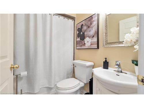 137 Thoroughbred Boulevard, Ancaster, ON - Indoor Photo Showing Bathroom