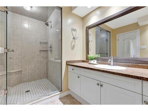 10 Stratford Terrace, Brantford, ON - Indoor Photo Showing Bathroom