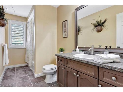 10 Stratford Terrace, Brantford, ON - Indoor Photo Showing Bathroom