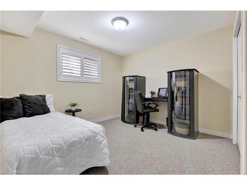 10 Stratford Terrace, Brantford, ON - Indoor Photo Showing Bedroom