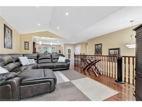 10 Stratford Terrace, Brantford, ON - Indoor Photo Showing Living Room