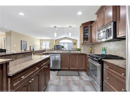 10 Stratford Terrace, Brantford, ON - Indoor Photo Showing Kitchen With Upgraded Kitchen