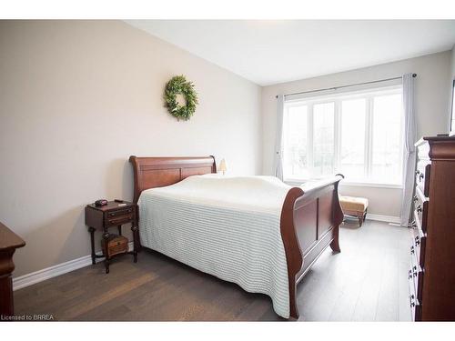 389 Erie Avenue, Brantford, ON - Indoor Photo Showing Bedroom