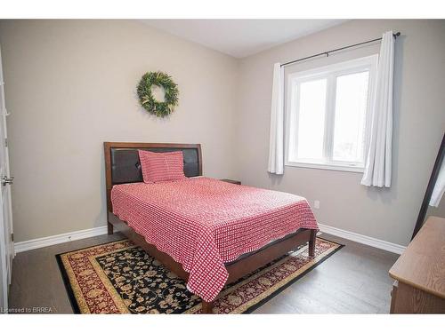 389 Erie Avenue, Brantford, ON - Indoor Photo Showing Bedroom