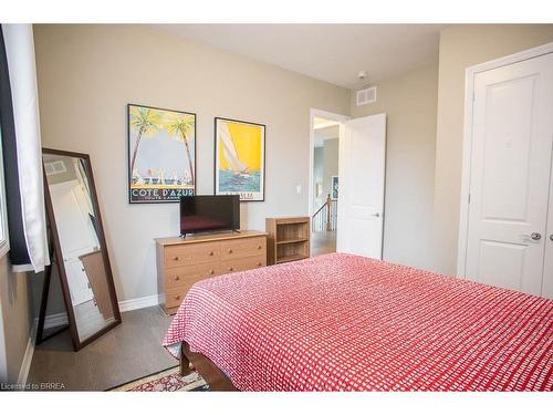 389 Erie Avenue, Brantford, ON - Indoor Photo Showing Bedroom