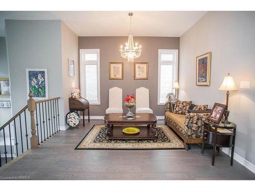 389 Erie Avenue, Brantford, ON - Indoor Photo Showing Living Room