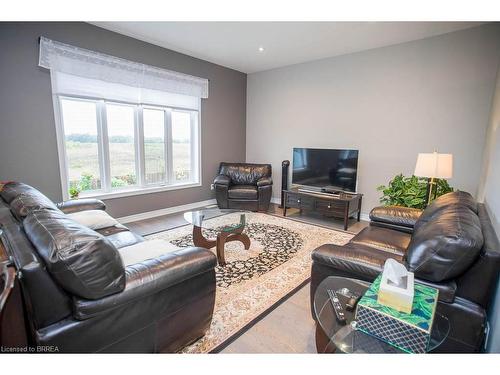 389 Erie Avenue, Brantford, ON - Indoor Photo Showing Living Room