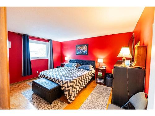 7 Fieldgate Drive, Brantford, ON - Indoor Photo Showing Bedroom