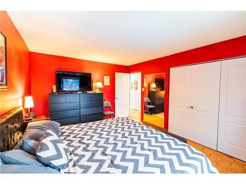 7 Fieldgate Drive, Brantford, ON - Indoor Photo Showing Bedroom