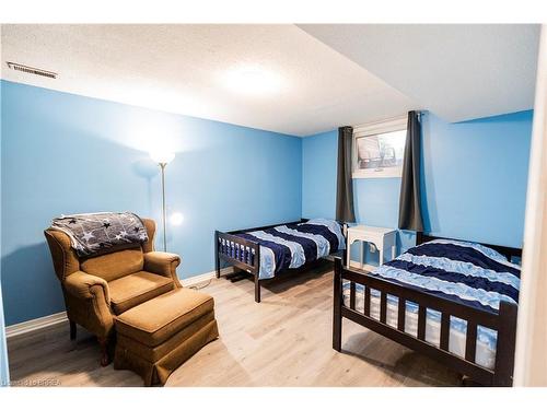 7 Fieldgate Drive, Brantford, ON - Indoor Photo Showing Bedroom