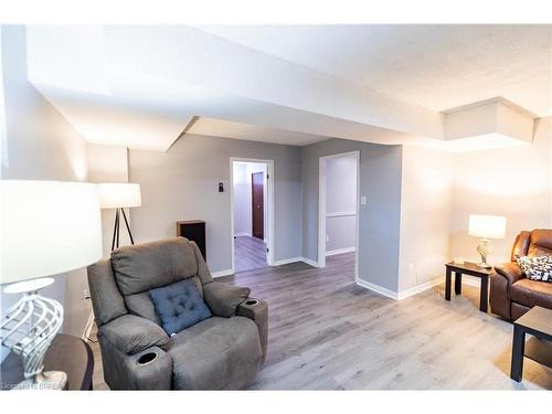 7 Fieldgate Drive, Brantford, ON - Indoor Photo Showing Living Room