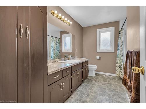 465 Old Onondaga Road E, Brantford, ON - Indoor Photo Showing Bathroom