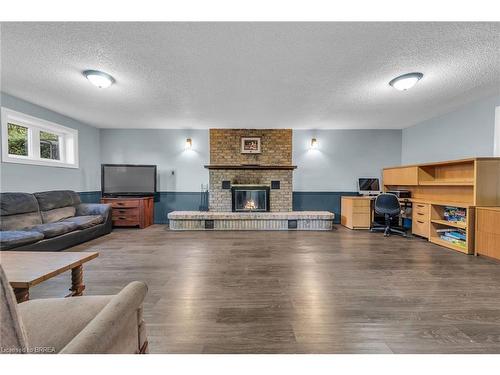 465 Old Onondaga Road E, Brantford, ON - Indoor Photo Showing Living Room With Fireplace