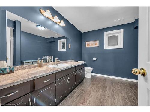 465 Old Onondaga Road E, Brantford, ON - Indoor Photo Showing Bathroom