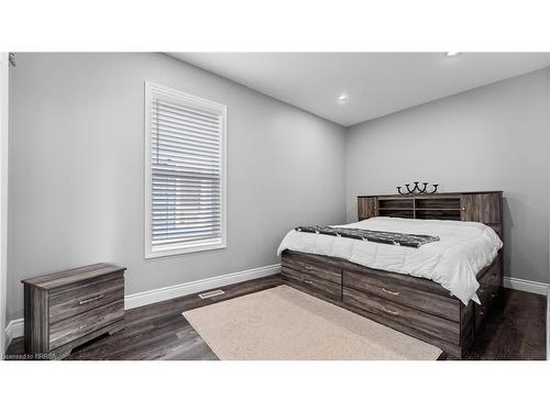 8 Webling Street, Brantford, ON - Indoor Photo Showing Bedroom