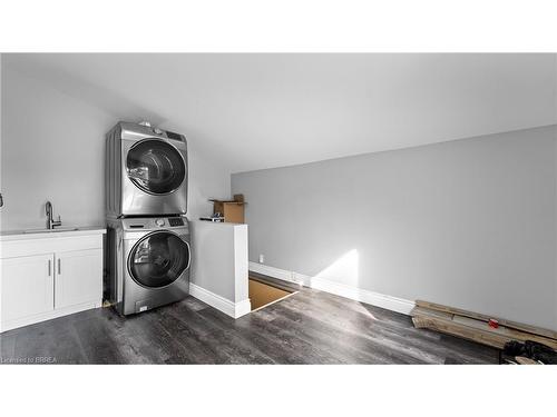 8 Webling Street, Brantford, ON - Indoor Photo Showing Laundry Room