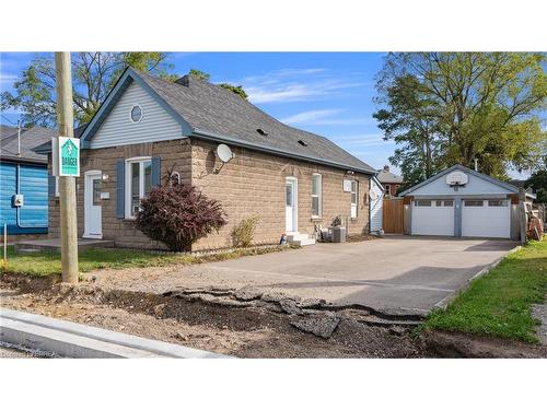 8 Webling Street, Brantford, ON - Outdoor