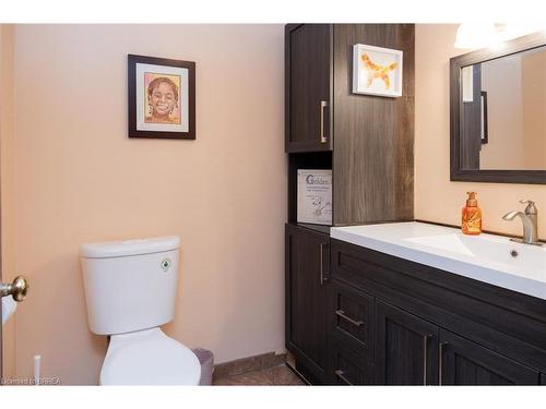 93 Simcoe Street, Scotland, ON - Indoor Photo Showing Bathroom