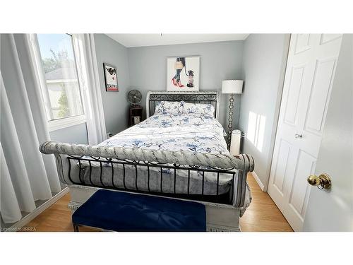 49 Wilcox Drive, Peacock Point, ON - Indoor Photo Showing Bedroom