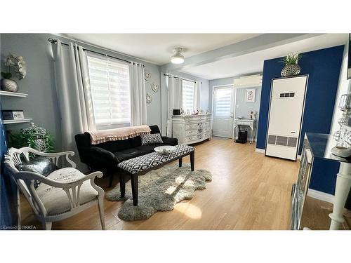 49 Wilcox Drive, Peacock Point, ON - Indoor Photo Showing Living Room