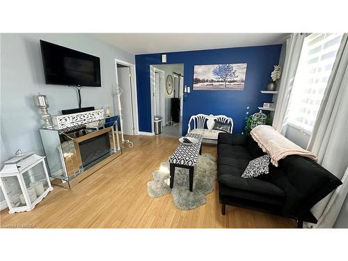 49 Wilcox Drive, Peacock Point, ON - Indoor Photo Showing Living Room