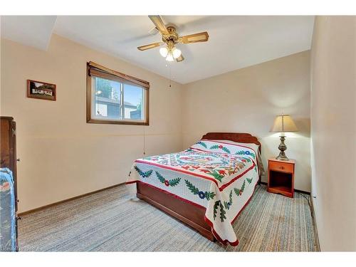 27 Cumberland Street, Brantford, ON - Indoor Photo Showing Bedroom